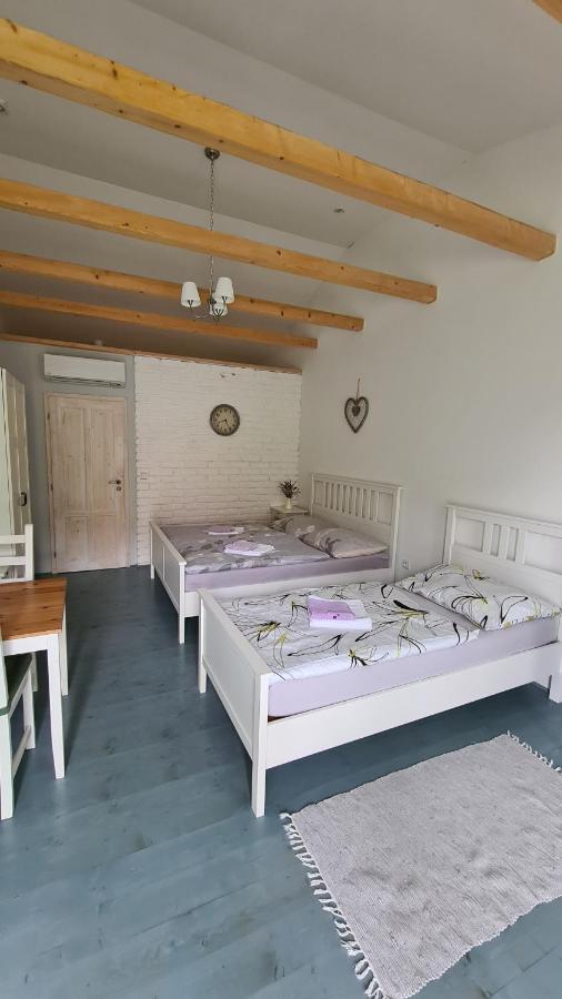 La Bobul Apartments Drnholec Esterno foto