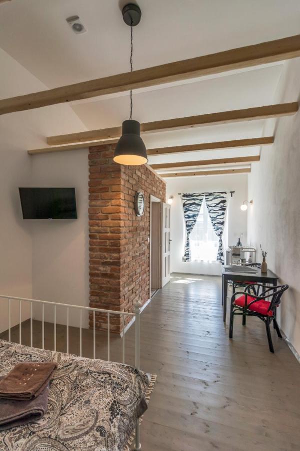 La Bobul Apartments Drnholec Esterno foto