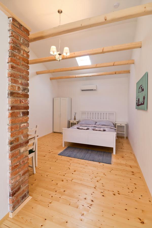 La Bobul Apartments Drnholec Esterno foto