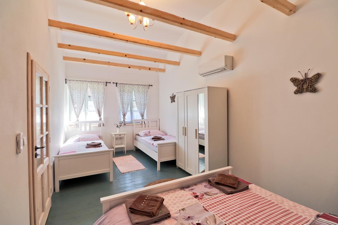 La Bobul Apartments Drnholec Esterno foto